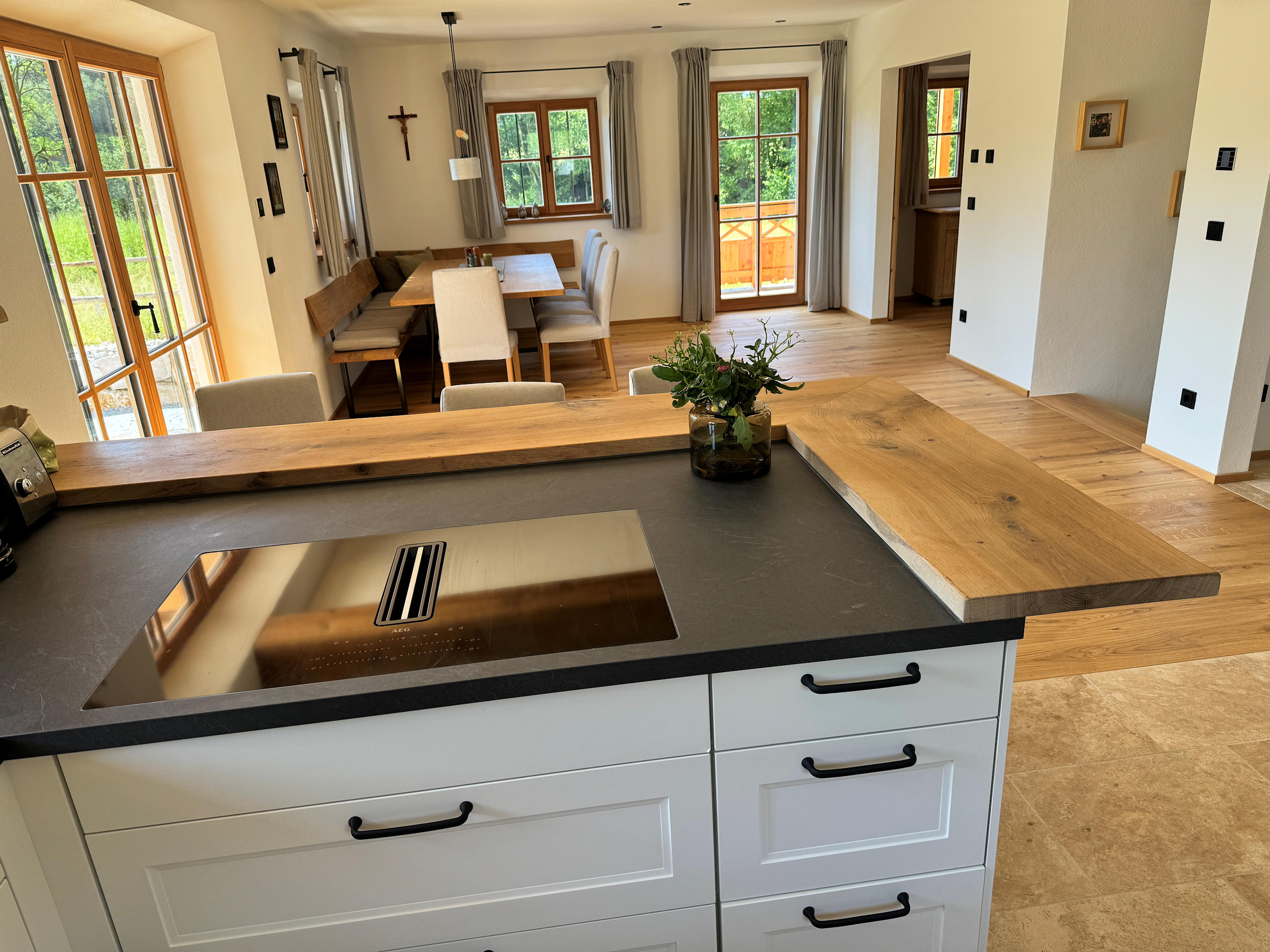 Küche Landhaus modern weiß, Anthrazit Holztheke II